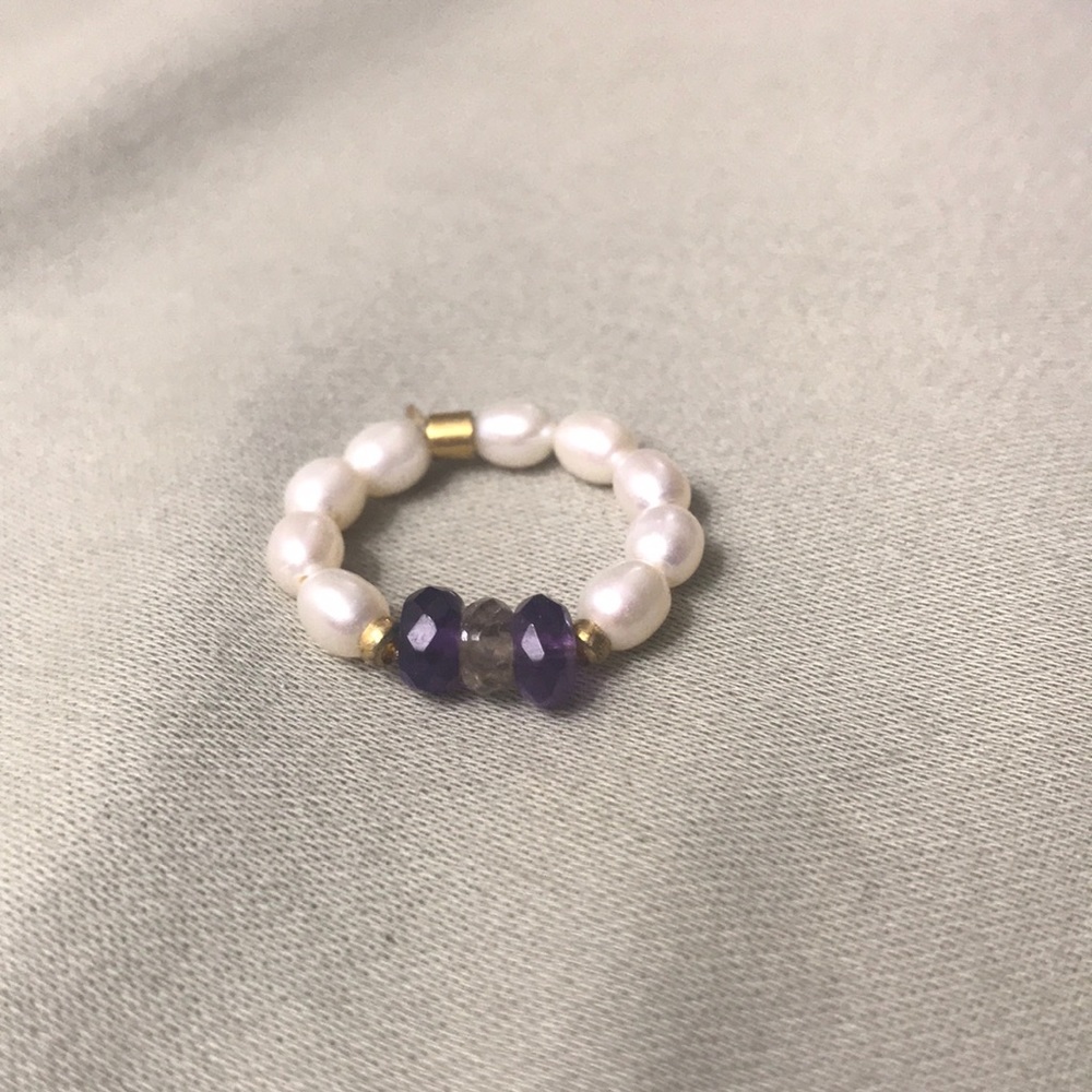 Genuine amethyst and pearl ring (one size)
